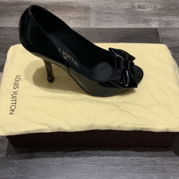 Louis Vuitton Size 36 Black Patent Bow Motif Open Toe Heels - Picture 2 of 6